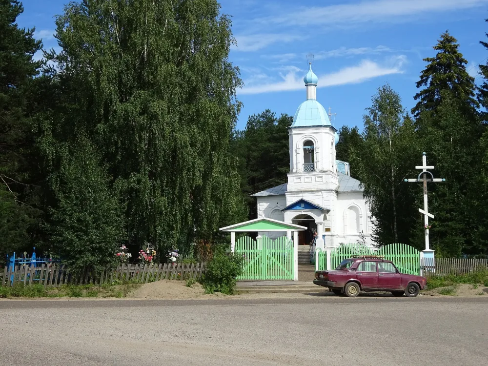Всехсвятская кладбищенская церковь (Яренск)