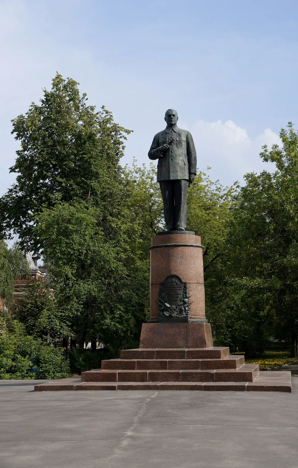 Памятник конструктору стрелкового оружия В.А. Дегтяреву (Ковров)