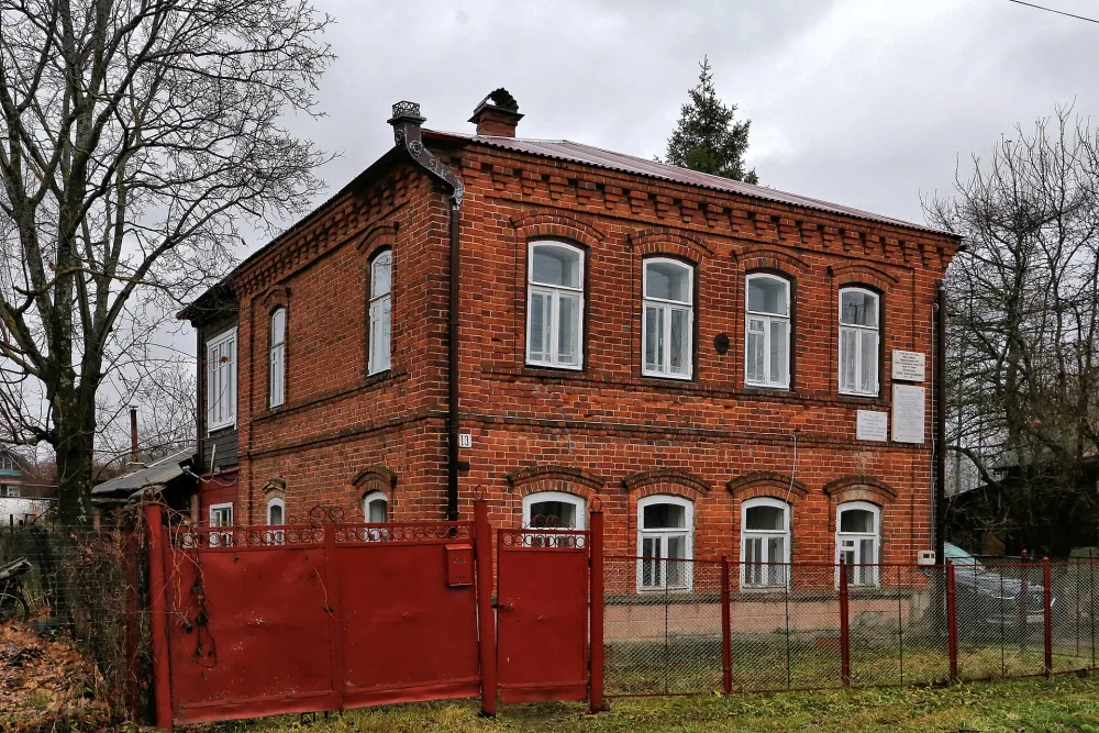 Здание, в котором жили и работали организаторы «Артели древней живописи», основоположники искусства советского Палеха: народный художник РСФСР А.В. Котухин и художник В.В. Котухин