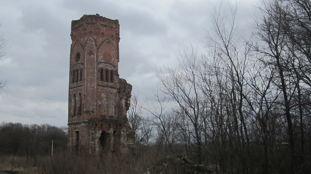 Угловая башня главного дома (Вешаловка)