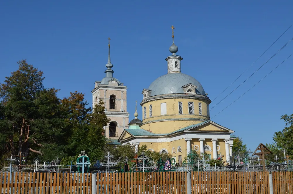 Церковь Трёх Святителей в Белоомуте