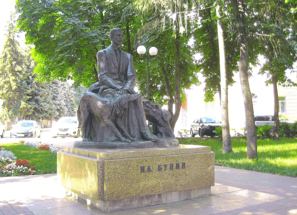 Памятник И. А. Бунину (Воронеж)