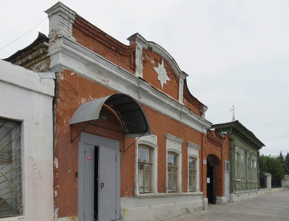 Каменный дом на усадьбе Новокрещеновых