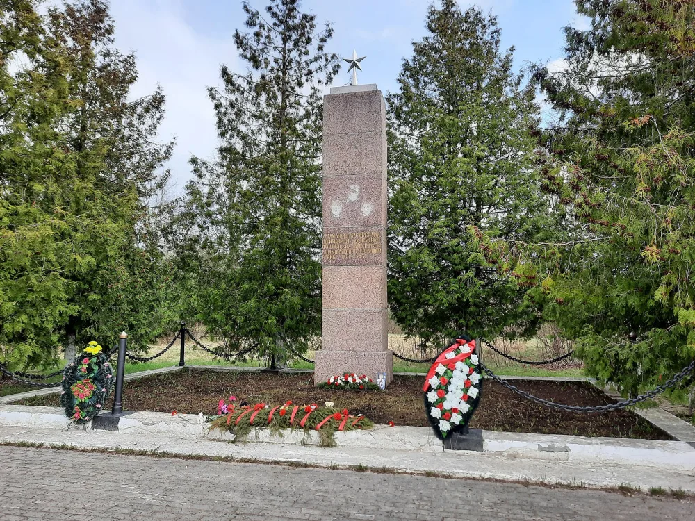 Братская могила детей, погибших от рук фашистов (Вырица)