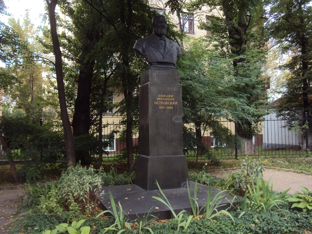 Памятник Александру Островскому