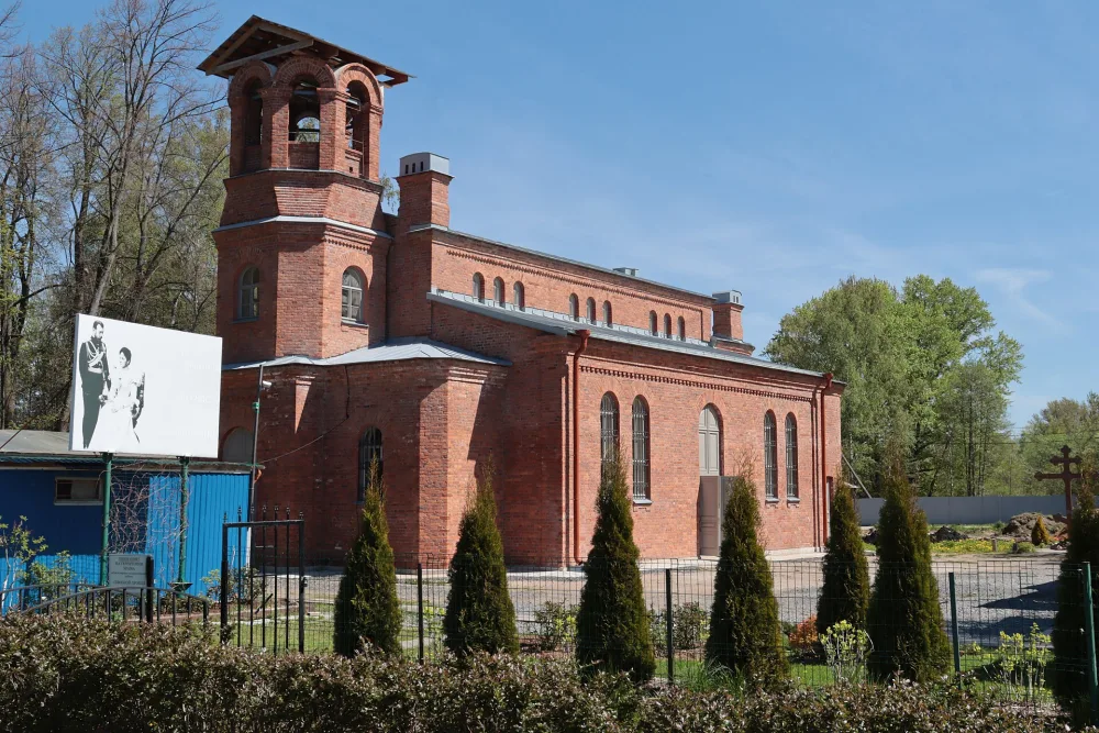 Церковь Пресвятой Троицы (Ломоносов)