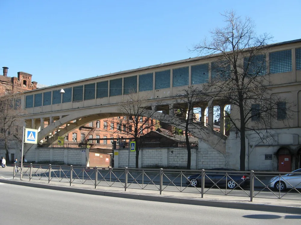 Галерея-мост через Таракановку