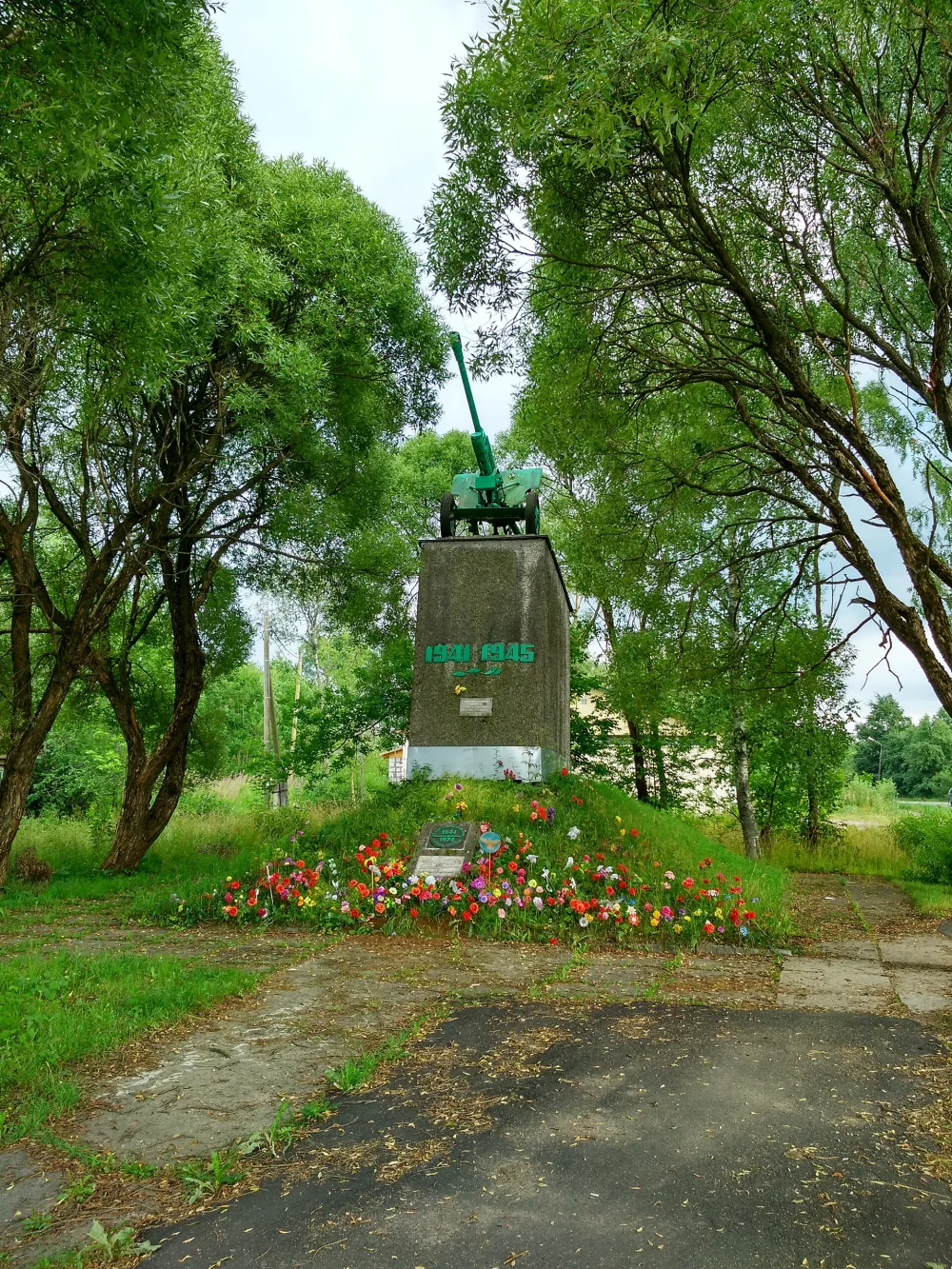 Памятник советским воинам-освободителям (пушка) (Олонец)