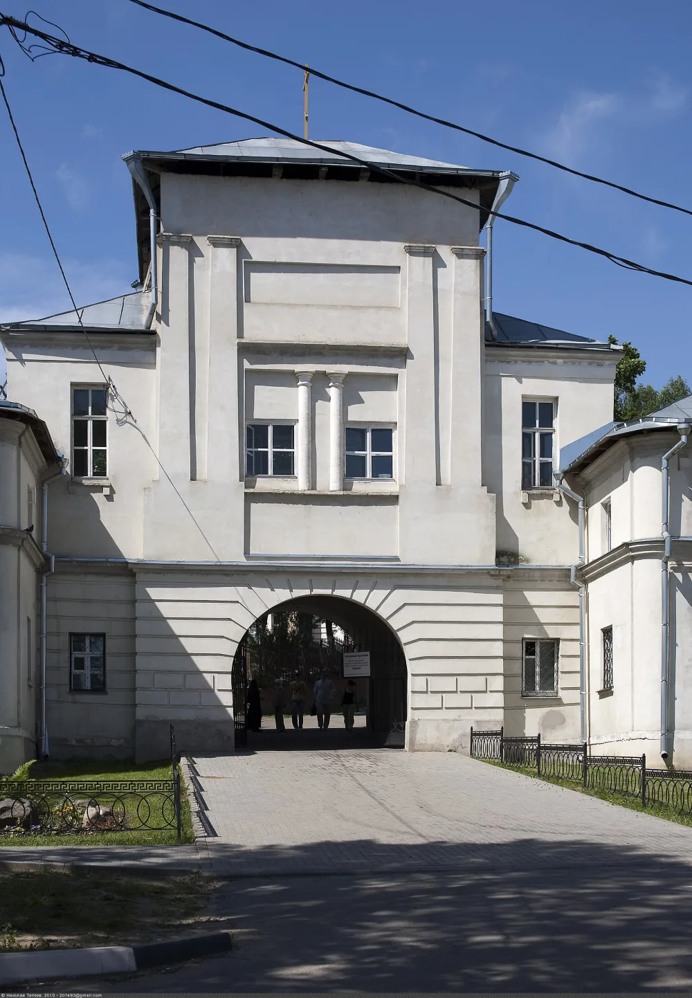 Водяные ворота с церковью святителя Митрофана, епископа Воронежского (Хотьково)