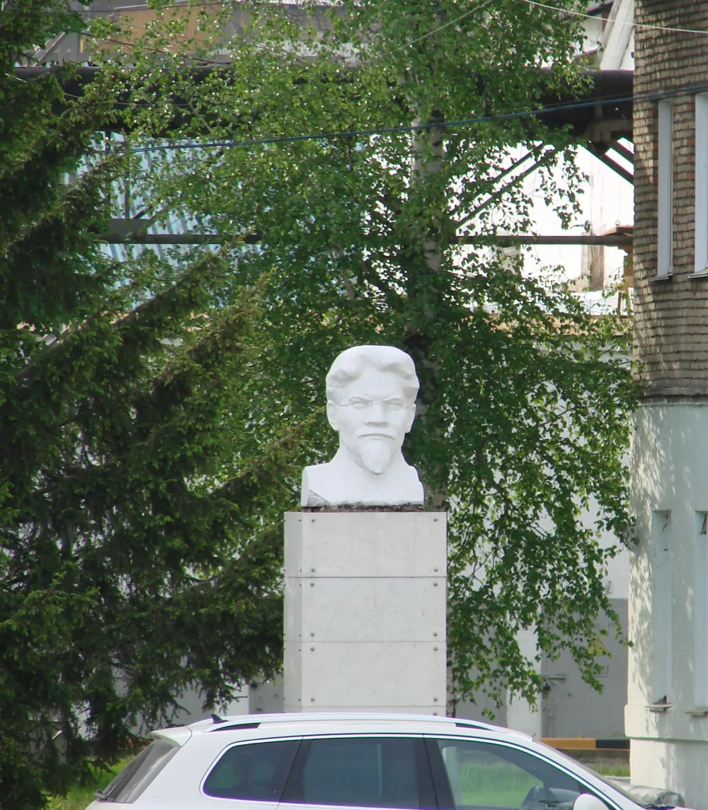 Памятник М.И.Калинину (Нязепетровск)