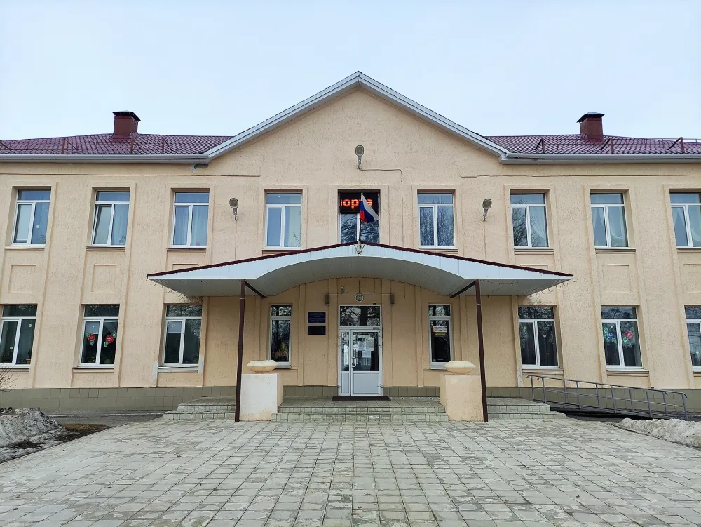 Здание школы по Комсомольскому шоссе 1