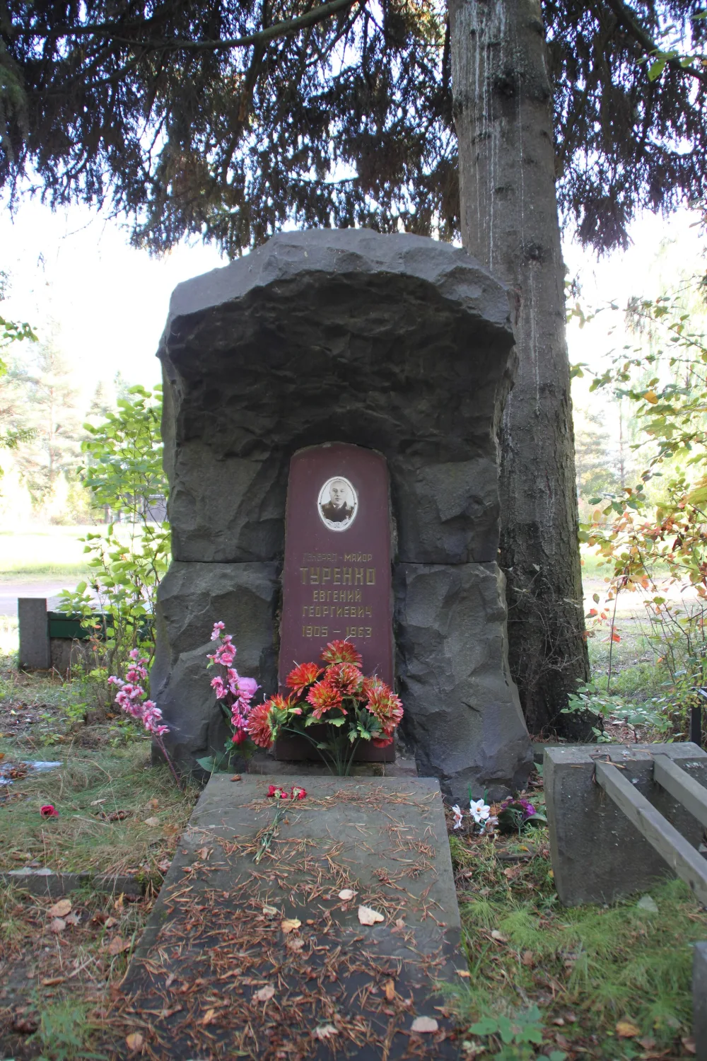 Могила Туренко Е.Г. (1905−1963), Героя Советского Союза (Петрозаводск)