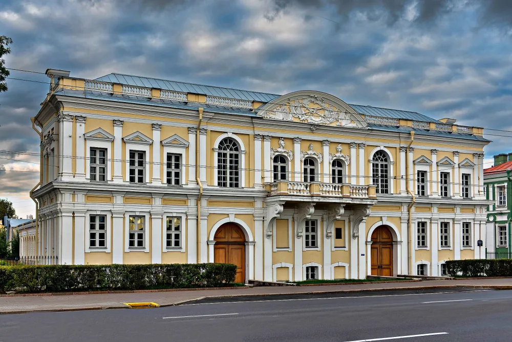 Манеж и флигель Первого кадетского корпуса