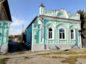 Магазин И.Е. Веретенникова с воротами (Шадринск)