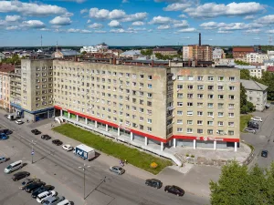 Жилой дом с продовольственным магазином
