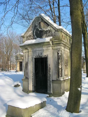 Надгробие Е.В. (1826-1870) и И.М. (1806-1867) Толстых