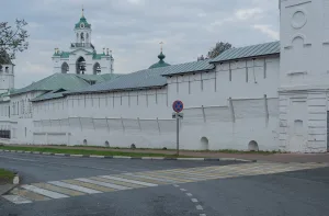 Прясло стены между Михайловской башней и Семинарским корпусом (Ярославль)