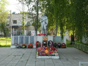 Братское захоронение советских воинов и партизан, погибших в 1941-1944 гг. (Оредеж)