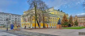 Театральная площадь