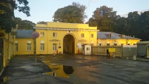 Святые ворота с богадельней и часовней