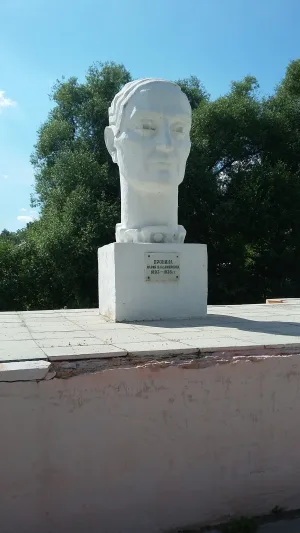 Могила делегата VIII Чрезвычайного съезда Советов М.В.Прониной, погибшей от рук предателей при возвращении со съезда
