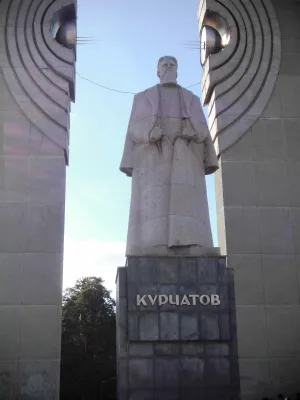 Памятник Курчатову (Челябинск)