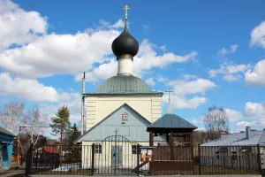 Церковь Вознесения с оградой (Сновицы)