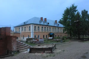Учебный корпус Лаврентьева монастыря (Калуга)