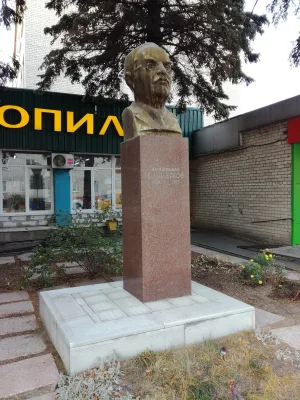 Бюст академика Л.Д. Шевякова