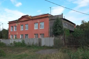 Здание госпиталя Каменского чугунолитейного завода