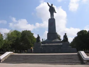 Памятник В. И. Ленину