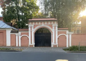 Ограда с воротами (Калуга)