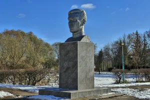 Памятник Герою Советского Союза Сергею Ильичу Ермолаеву (Боевой)