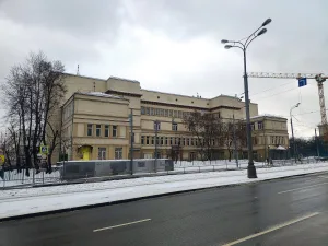 Русаковская улица 10 c6, Школа