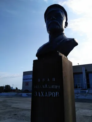 Бюст первого комиссара труда каслинского совета рабочих депутатов И. М. Захарова (Касли)