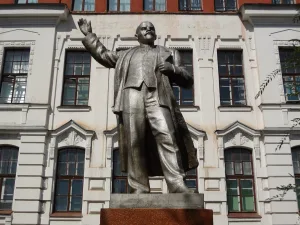 Памятник В.И. Ленину (Благовещенск)