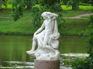 Скульптура «Иона» (Ломоносов)