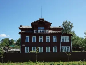 Здание Профессиональной женской школы Ю.А. Аргамаковой (Боровичи)