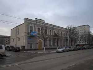 Номера Вейнбаума с магазином, аптекой Когана и типографией. Здесь в ноябре-декабре 1917 г. находился штаб Военренкома во главе с И.П. Павлуновским, созданный для борьбы с корниловцами