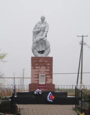 Братская могила 60 советских воинов, погибших в боях с фашистскими захватчиками