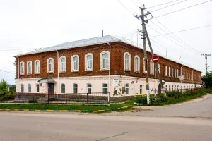 Здание городского училища, в котором в 1883-1887 гг. учился учёный-геолог М.Э. Ноинский (Сергач)
