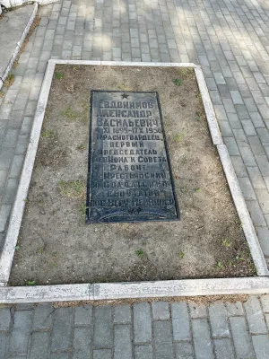 Могила председателя ВРК и волисколкома А.В. Евдокимова (Верх-Нейвинский)