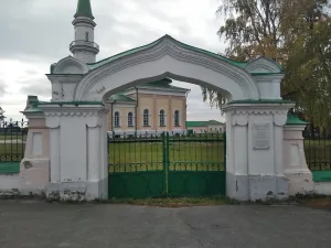 Ограда с воротами (Ембаево)