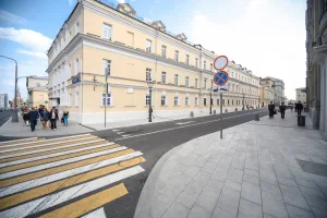 Жилой дом священнослужителей кремлёвских соборов с кельями Крестовоздвиженского монастыря (Арбат)
