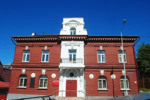 Улица прапорщика Комарова 21