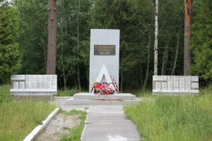 «Шапаш» — памятный знак партизанам, сражавшимся с фашистами в этом районе (Лопухинка)