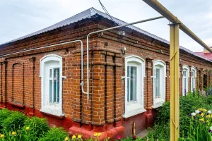 Жилой дом в одной связи с хозяйственной постройкой (Сергач)