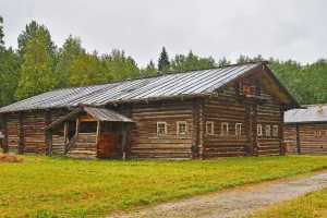 Дом-двор Л.А. Кыркаловой (Малые Корелы)