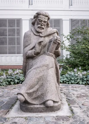 Памятник Вальтеру фон дер Фогельвейде (1170-1230), поэту-мениензингеру (Калининград)