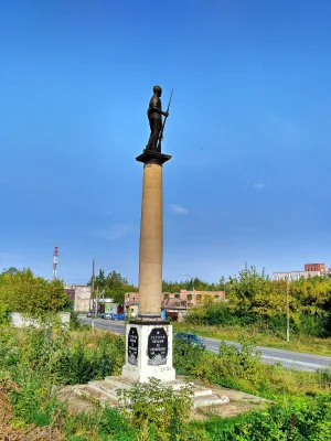Памятник «Каслинский рабочий» / Памятник героям, павшим за революцию 1918-1922 годов (Касли)